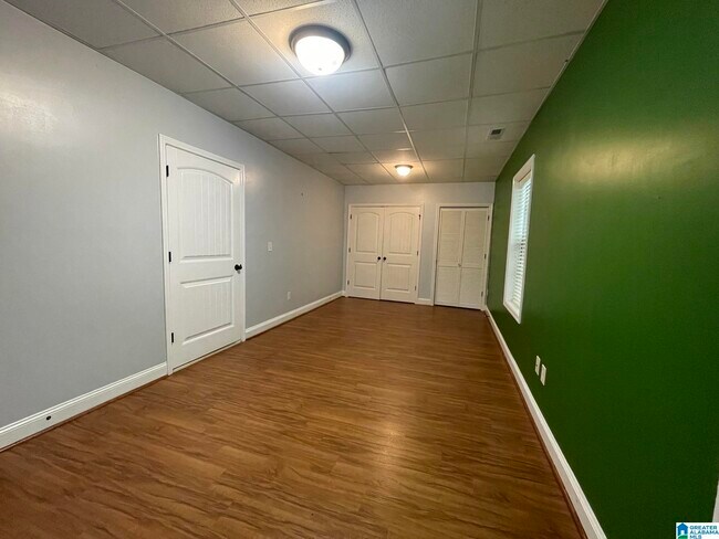 Building Photo - 208 Castlehill Dr