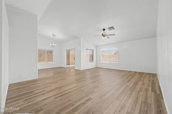 Building Photo - 930 E Harwell Rd