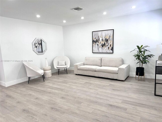 Building Photo - 2421 N 56th Terrace