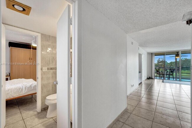 Building Photo - 1911 Sabal Palm Dr