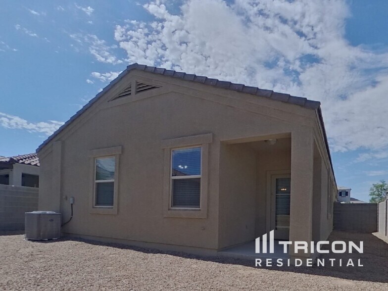 Building Photo - 30928 W Picadilly Rd