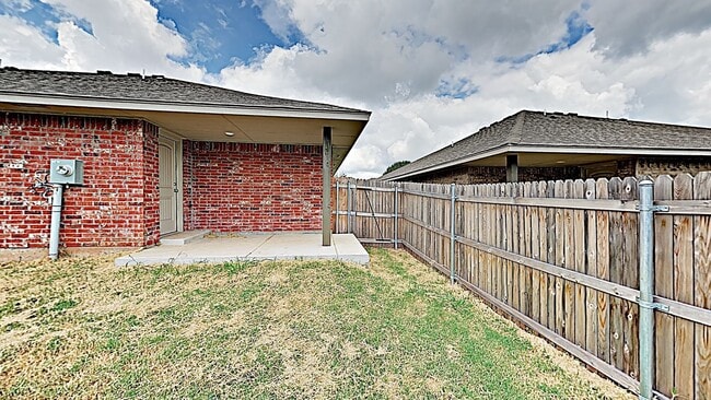 Building Photo - 2 Bedroom 2 Bath Duplex Close To Tinker AFB