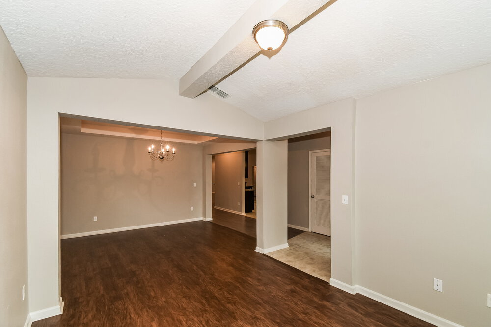 Building Photo - 11049 Snowbrook Ct