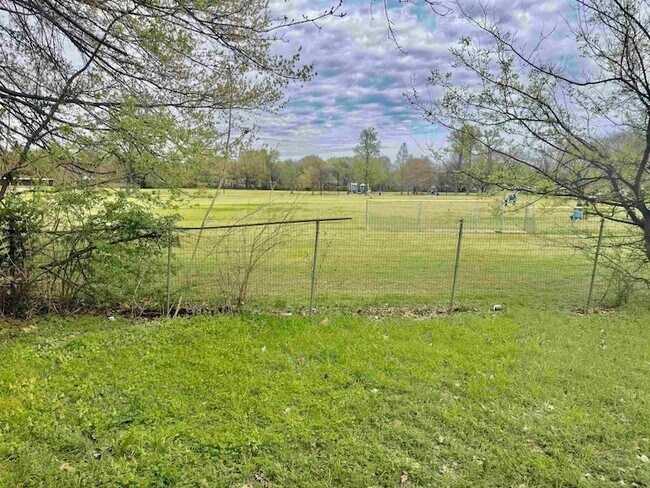 Building Photo - 1448 Menager Rd