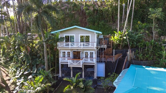 Building Photo - Oceanfront Estate: The Honolii Hale
