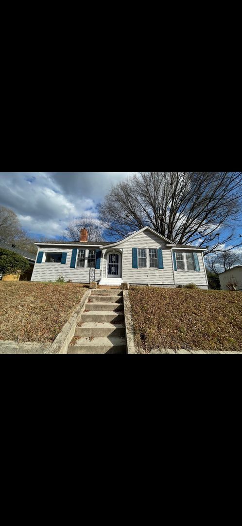 Building Photo - NEW LISITING