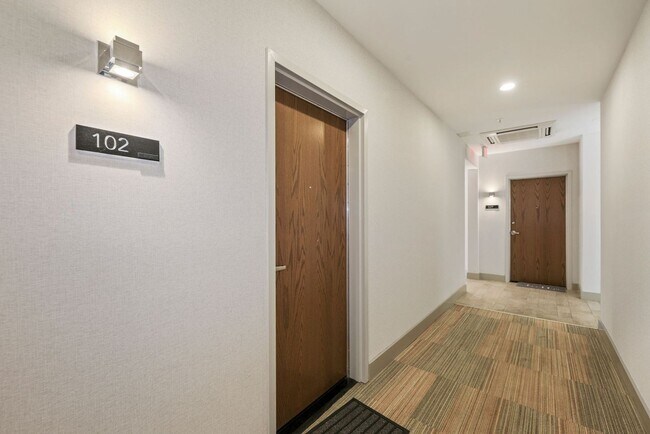 Building Photo - Professionally Managed // 2 bedroom 2 bathroom Modern Condo//  Adams Morgan// Parking Included!