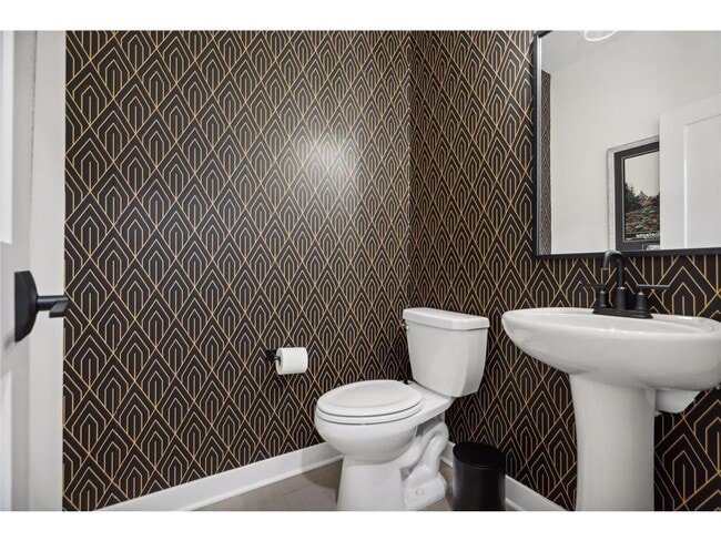 Building Photo - 870 Mount Curve Blvd