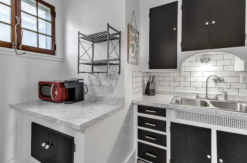 Building Photo - 417 W Delavan Ave