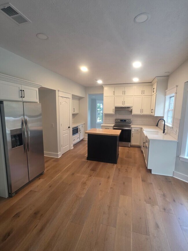 Building Photo - Beautifully remodeled home in LaVergne
