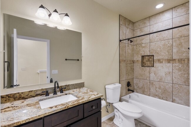 Building Photo - Beautiful House for Lease in Casselberry