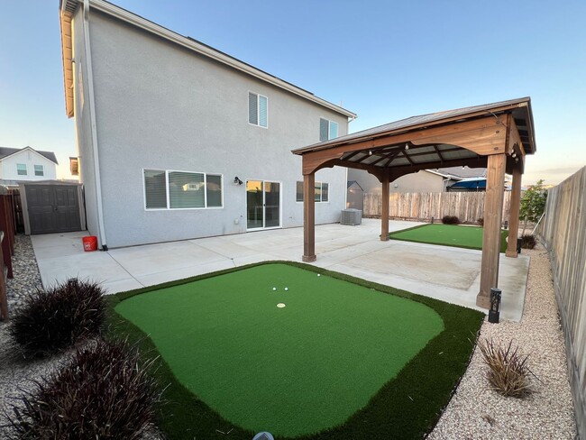 Building Photo - Beautiful Lennar 4-Bedroom Home with Resor...