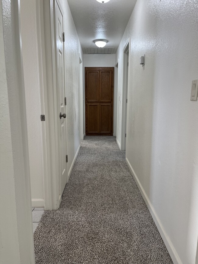 Building Photo - 1706 Brookglen Dr