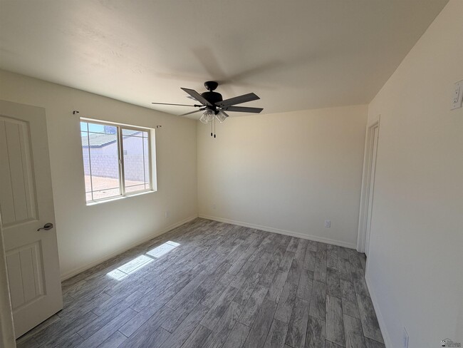 Building Photo - 4795 E Ortega St