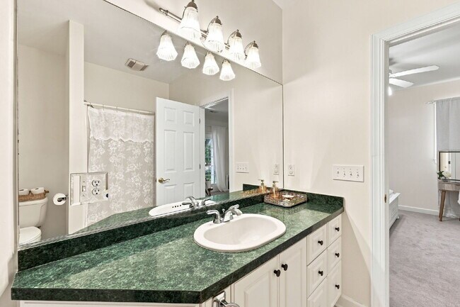Building Photo - 108 Clay Cir