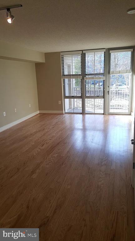 Building Photo - 11800 Sunset Hills Rd