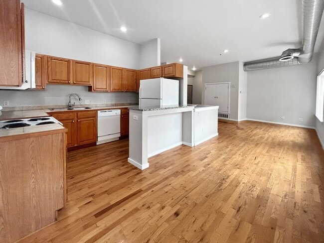 Building Photo - $0 DEPOSIT OPTION. 2 BED 2.5 BATH CONDO AT STUDIO 70 IN DENVER'S GOLDEN TRIANGLE. PARKING INCLUDED!