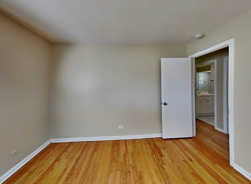Building Photo - 7641 S Oconto Ave