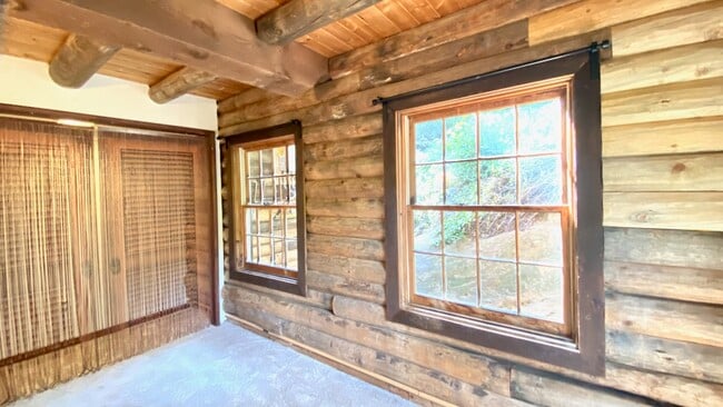 Building Photo - 615 Falls Dr