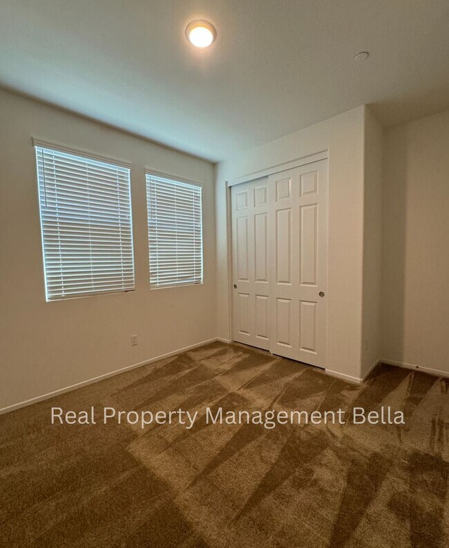 Building Photo - Beautiful Corner-Lot Home with Open Floor ...