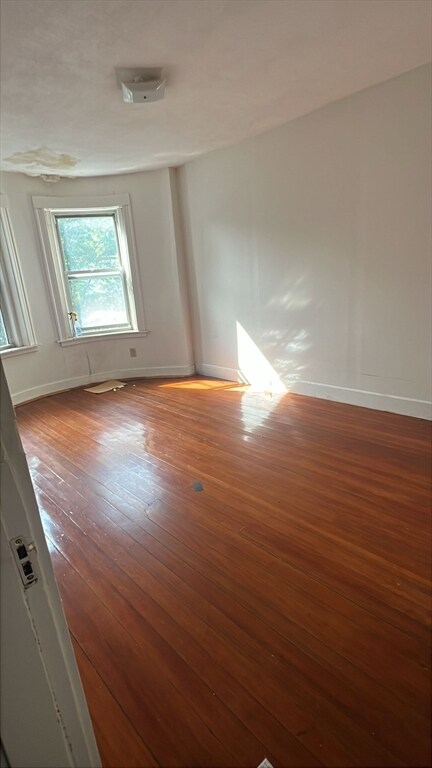 Building Photo - 1905 Beacon St