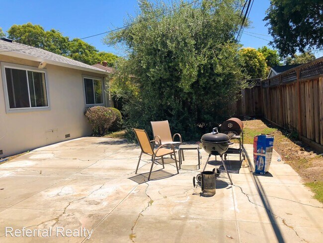 Building Photo - 3 br, 1 bath House - 653 N Baywood Avenue