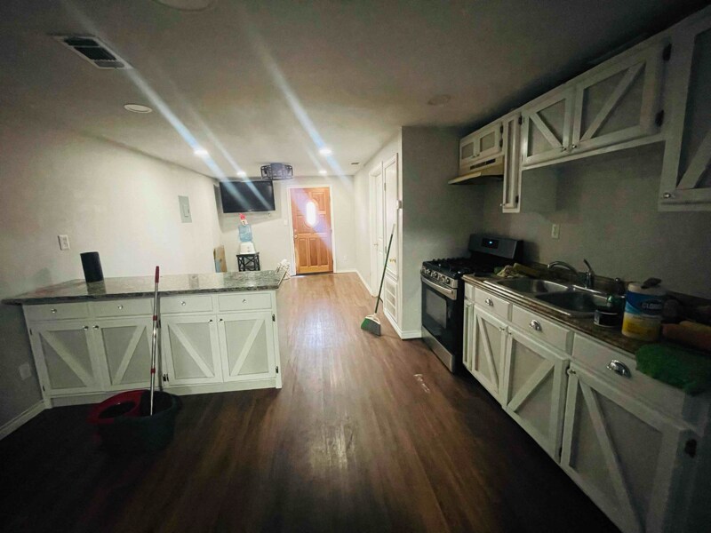 Building Photo - 1416 Vickers Ave