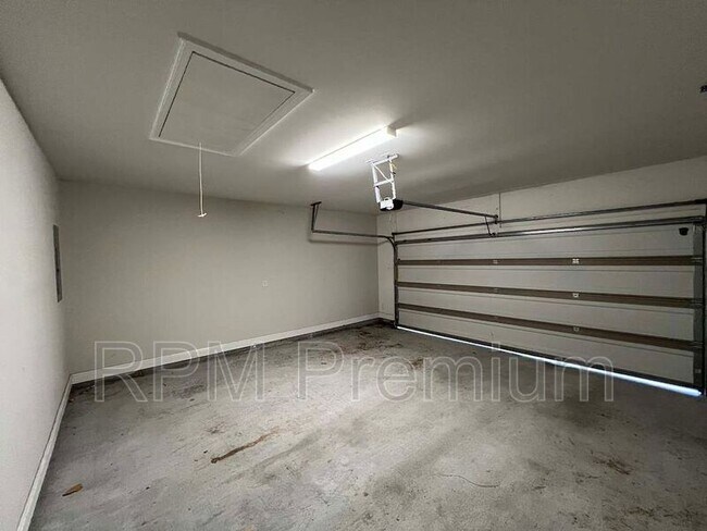 Building Photo - 6212 Lake Edge Dr