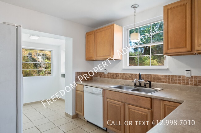 Building Photo - 2642 Mt Royal Rd