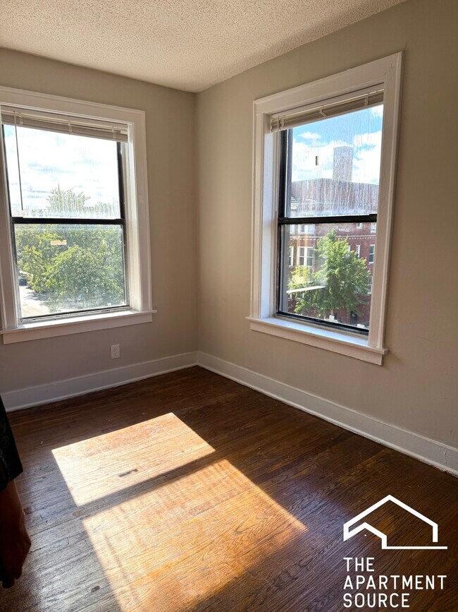 Building Photo - 6959 S Paxton Ave