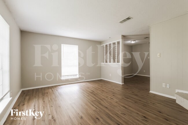 Building Photo - 1 Midwood Cir