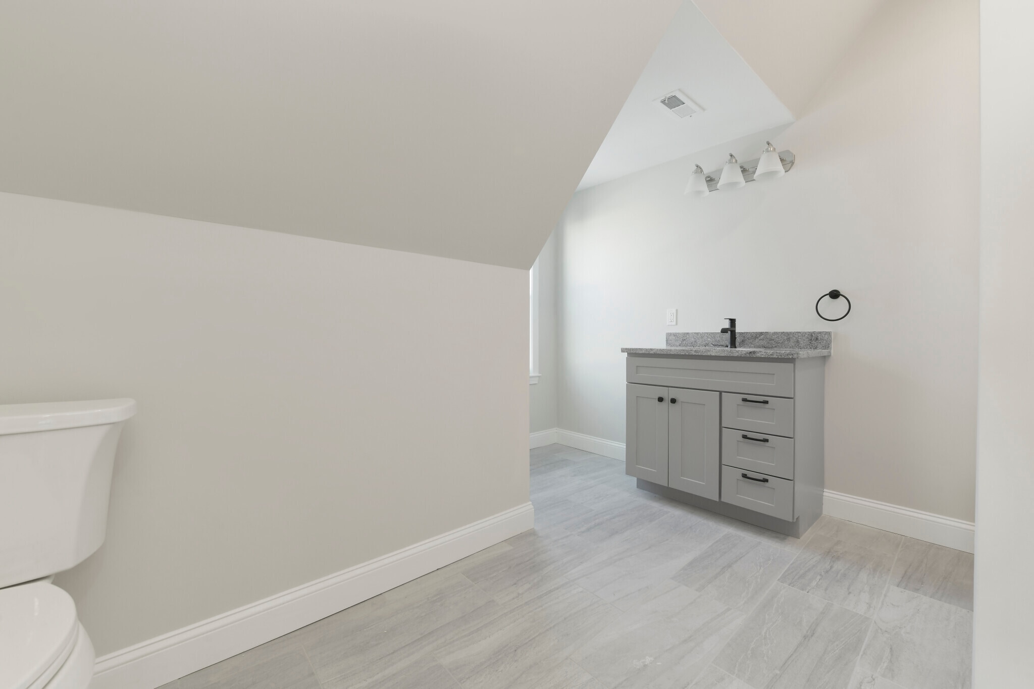 Building Photo - 4 Benson St