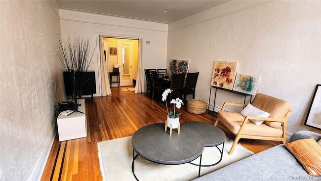 Building Photo - 4 Maple Dr