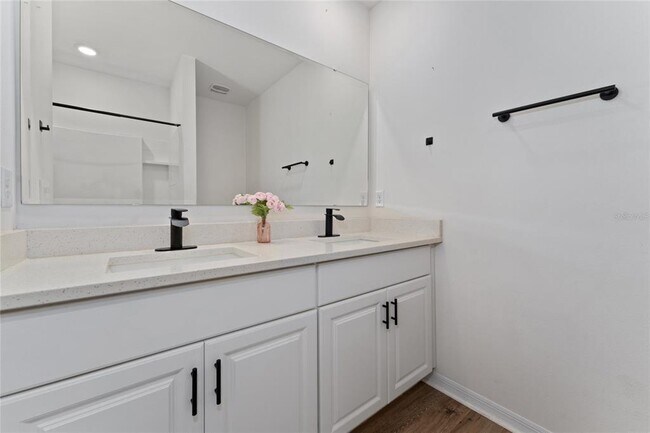 Building Photo - 1982 King Ranch St