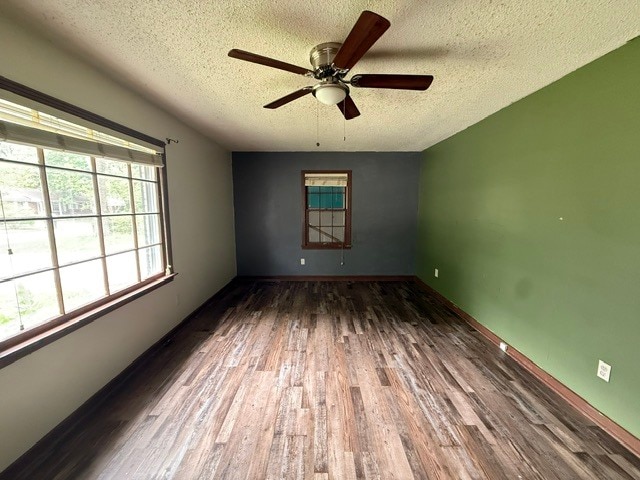 Building Photo - 2634 Oakview Dr