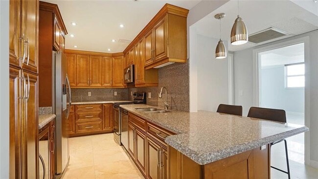 Building Photo - 4250 Galt Ocean Dr