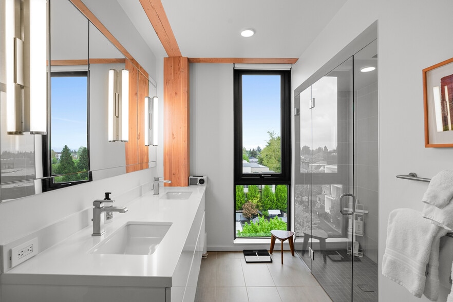 Building Photo - 12 NE Fremont St