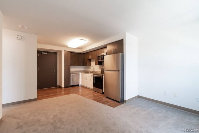 Building Photo - Modern 1BR Condo in Prime Ward Village - T...