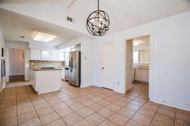 Building Photo - 13007 Waldemere Dr