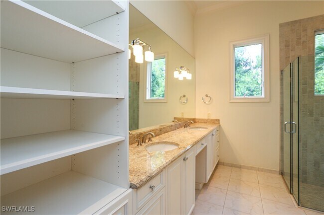 Building Photo - 823 Cassena Rd