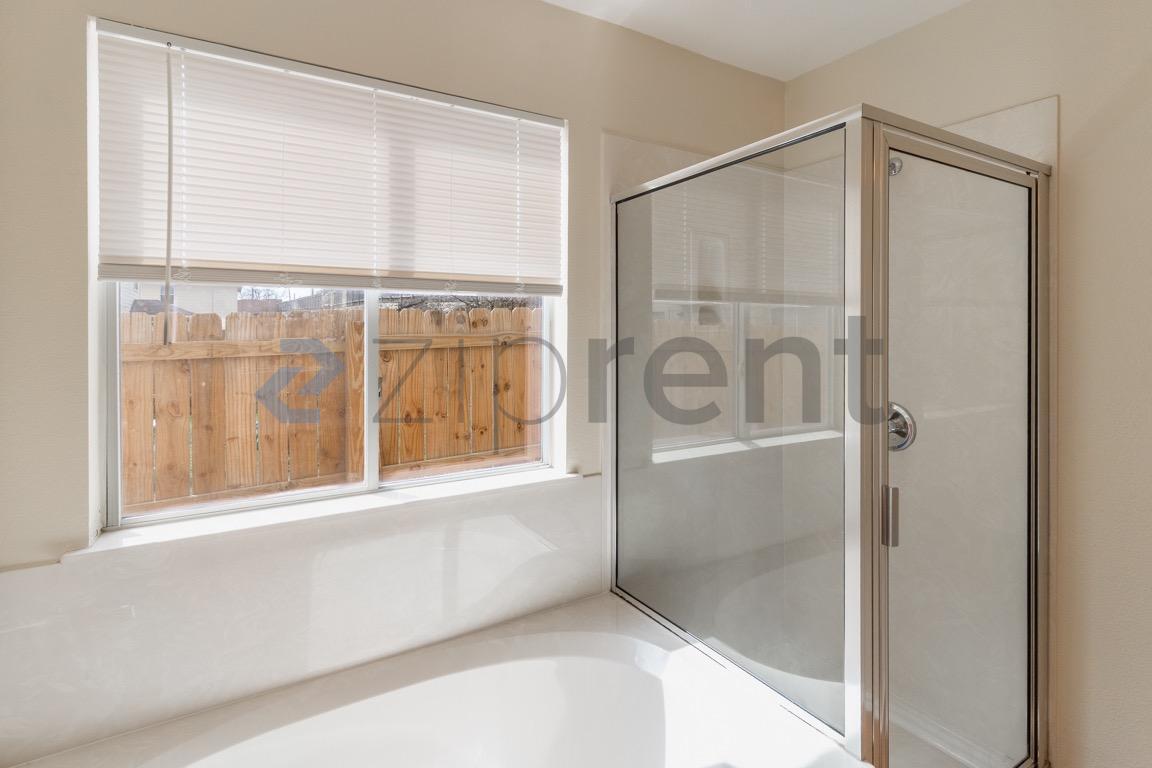 Building Photo - 412 Celery Loop