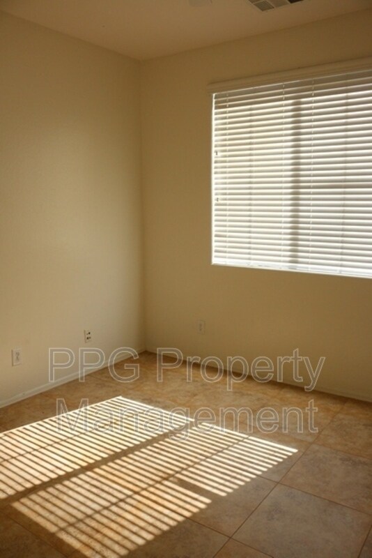 Building Photo - 15366 W Dreyfus St
