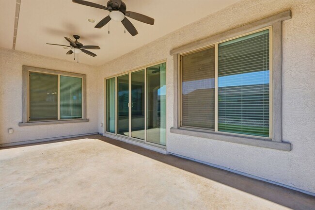 Building Photo - Gated Community Amazing ameneties