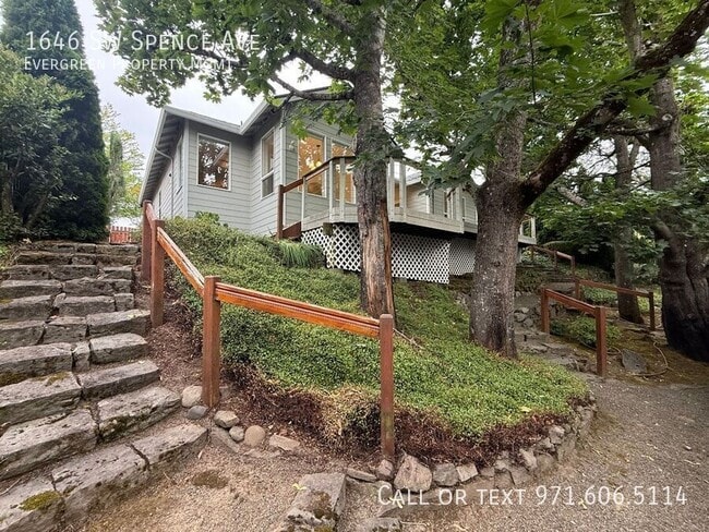 Building Photo - 1646 SW Spence Ave