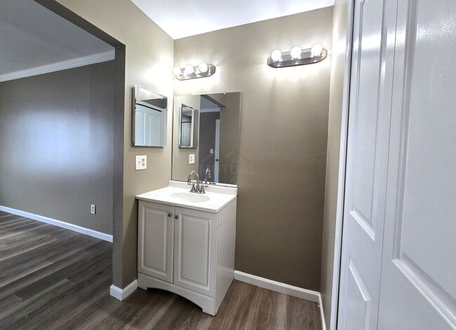 Building Photo - 30240 Southfield Rd