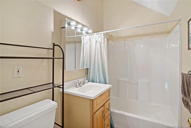 Building Photo - 210 Broadway