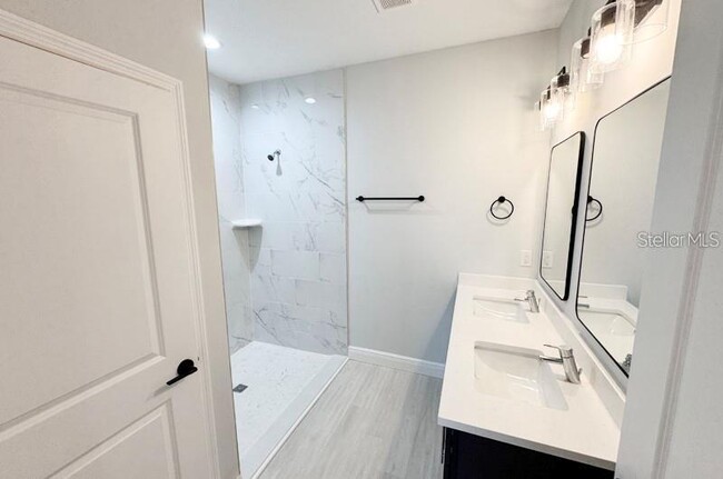 Building Photo - 1153 Chalmer Terrace