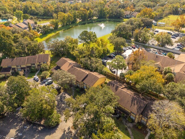 Building Photo - Beautiful Two-Story Townhome in Ormond Beach