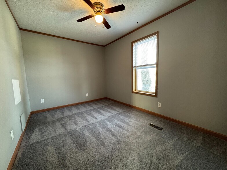 Building Photo - 2021 Lark Ln NW