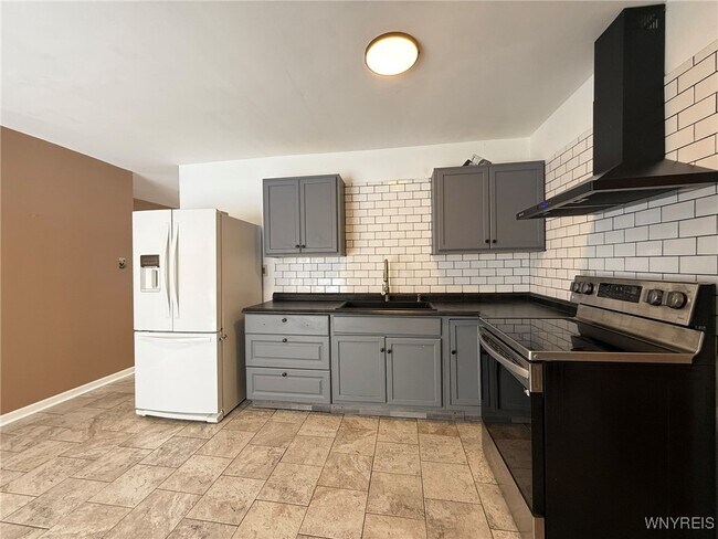 Building Photo - 52 Carol Ln